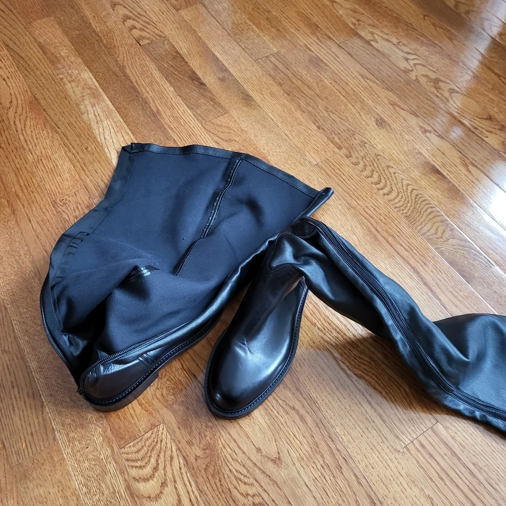 La CANADIENNE Sleek Black Leather Over the Knee Boots